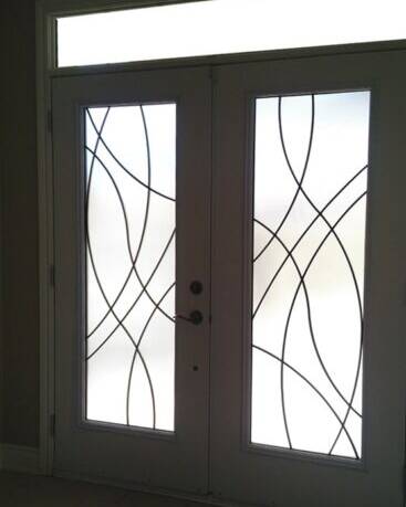 Element wrought iron door insert, installed (photo 8)