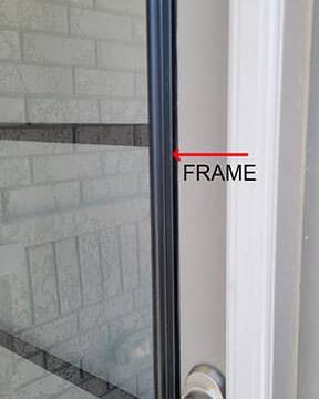 The edge of a door insert, with an arrow pointing to its frame